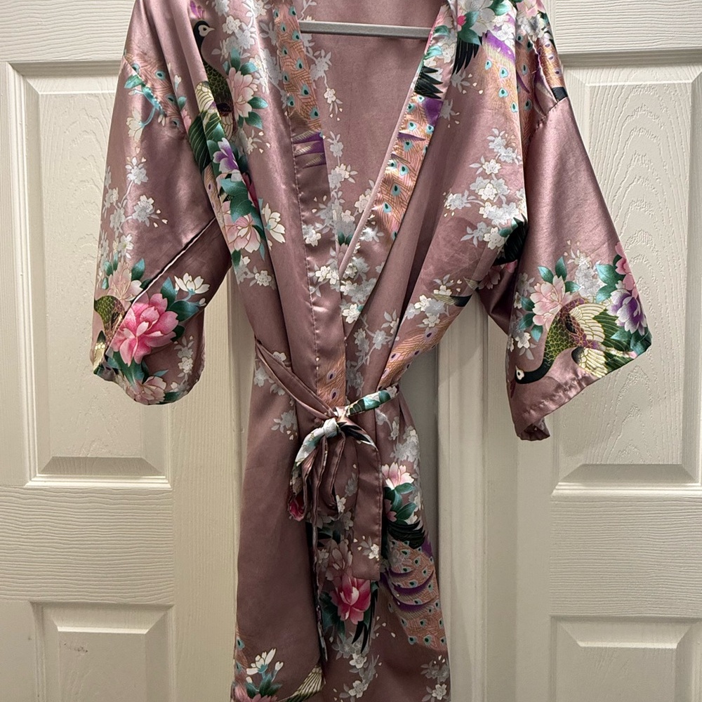 Elegant Floral Satin Robe - Mauve